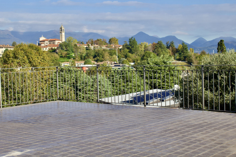 Immagine 26 di Villa in vendita  in Via Madresca 7 a Inverigo