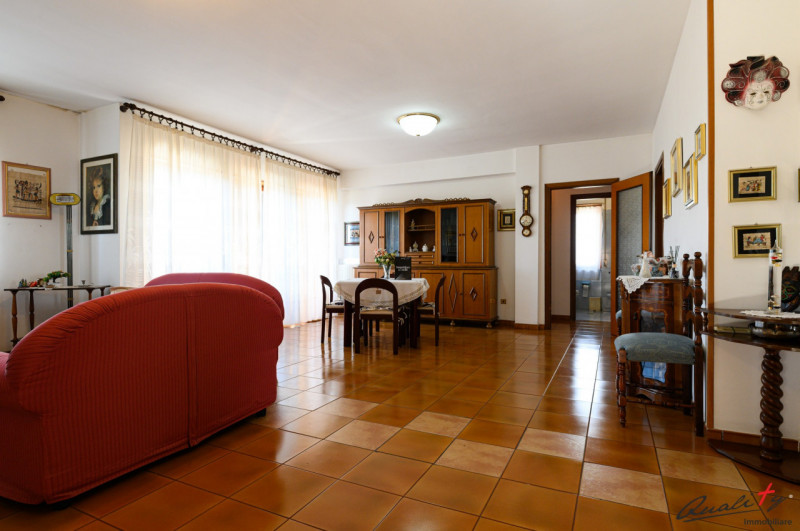 Immagine 2 di Appartamento in vendita  in via Ferdinando Innocenti 28 a Roma