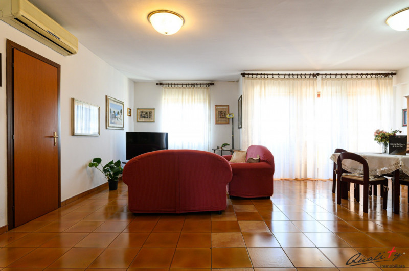 Immagine 3 di Appartamento in vendita  in via Ferdinando Innocenti 28 a Roma