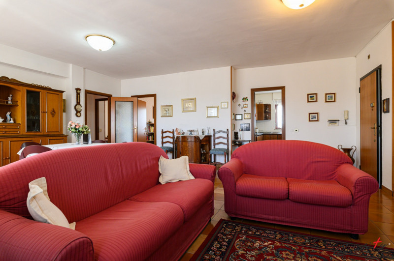 Immagine 5 di Appartamento in vendita  in via Ferdinando Innocenti 28 a Roma