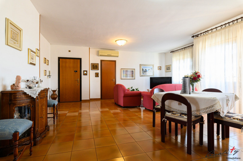 Immagine 7 di Appartamento in vendita  in via Ferdinando Innocenti 28 a Roma