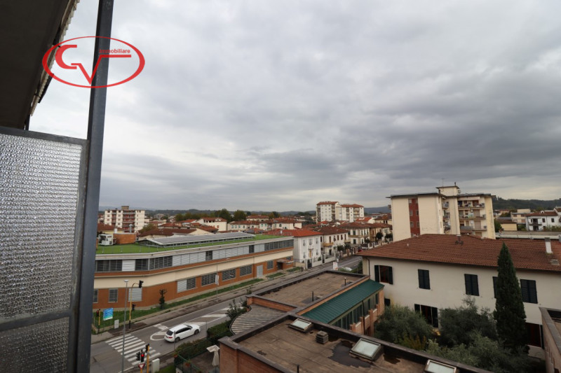 Immagine 10 di Appartamento in vendita  in via bellini a Montevarchi