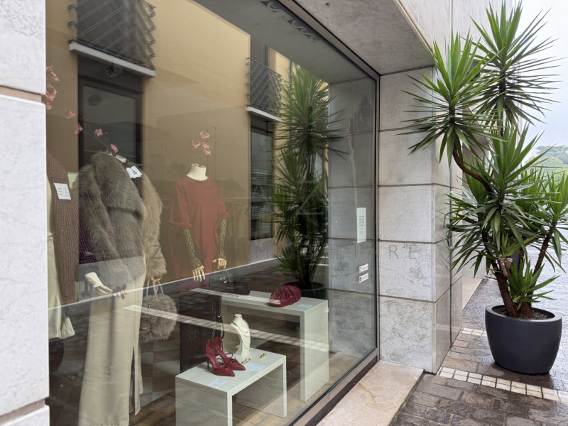 Immagine 9 di Negozio in affitto  in piazza giorgio saviane 9 a Castelfranco Veneto