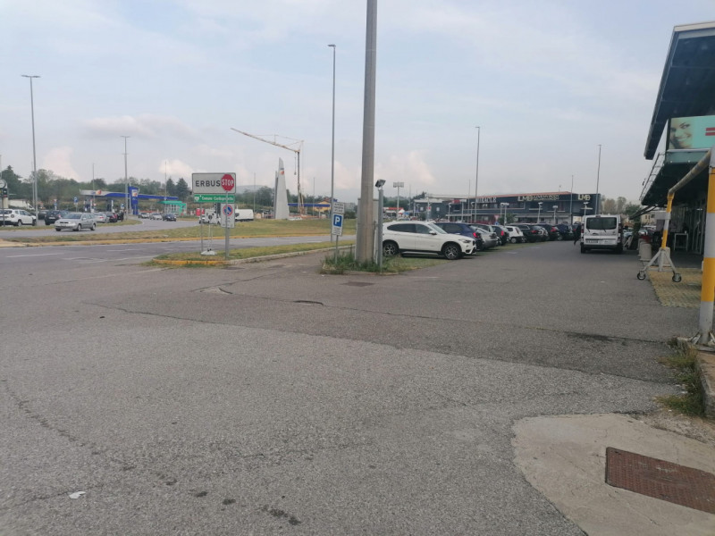 Immagine 1 di Negozio in vendita  in Via Silvio Bonomelli a Rovato