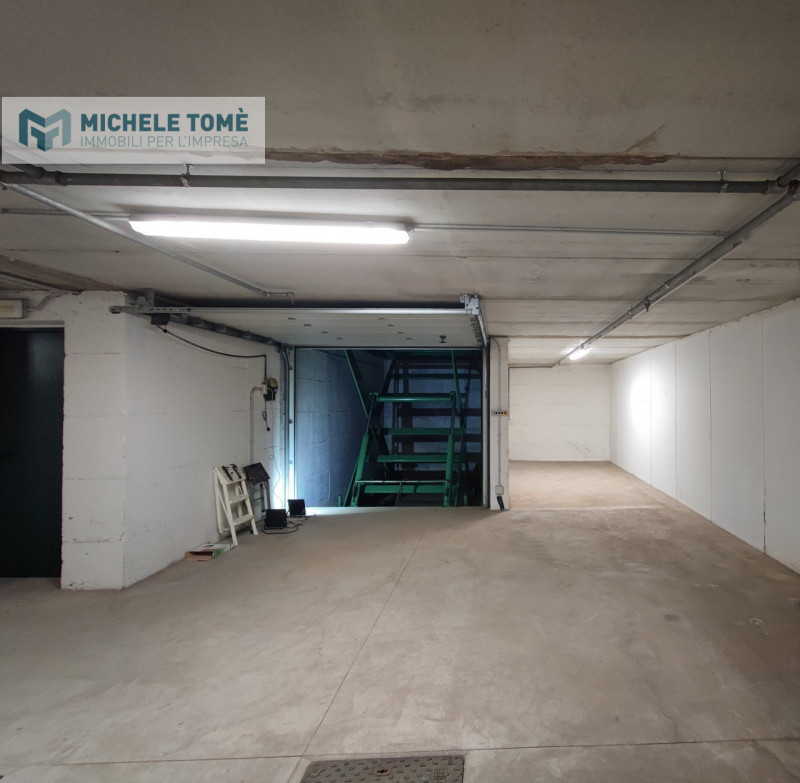 Immagine 3 di Magazzino in vendita  in vicolo basso acquar a Verona