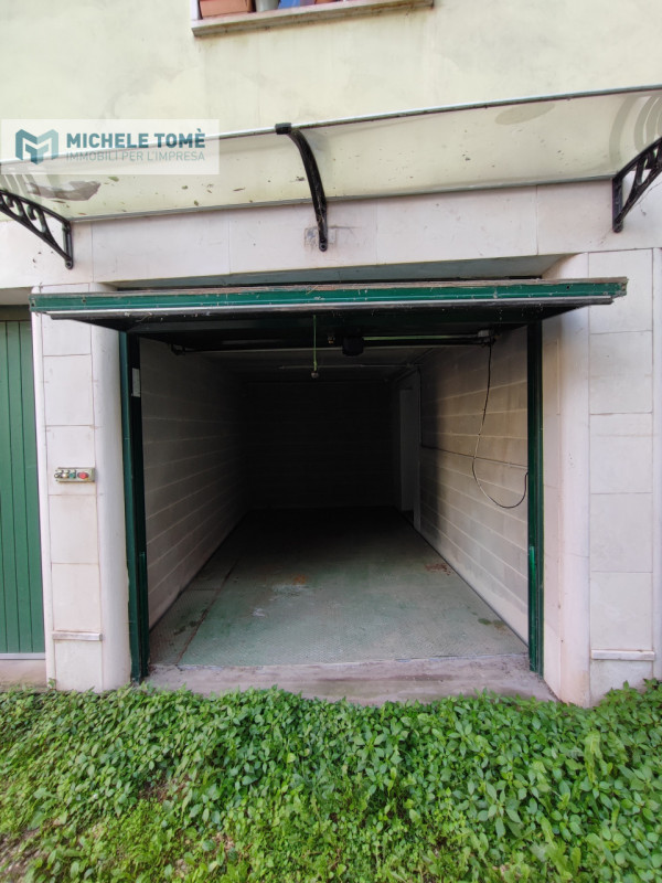 Immagine 4 di Magazzino in vendita  in vicolo basso acquar a Verona