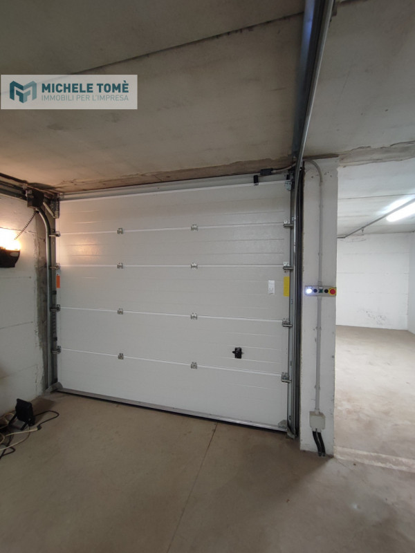 Immagine 5 di Magazzino in vendita  in vicolo basso acquar a Verona