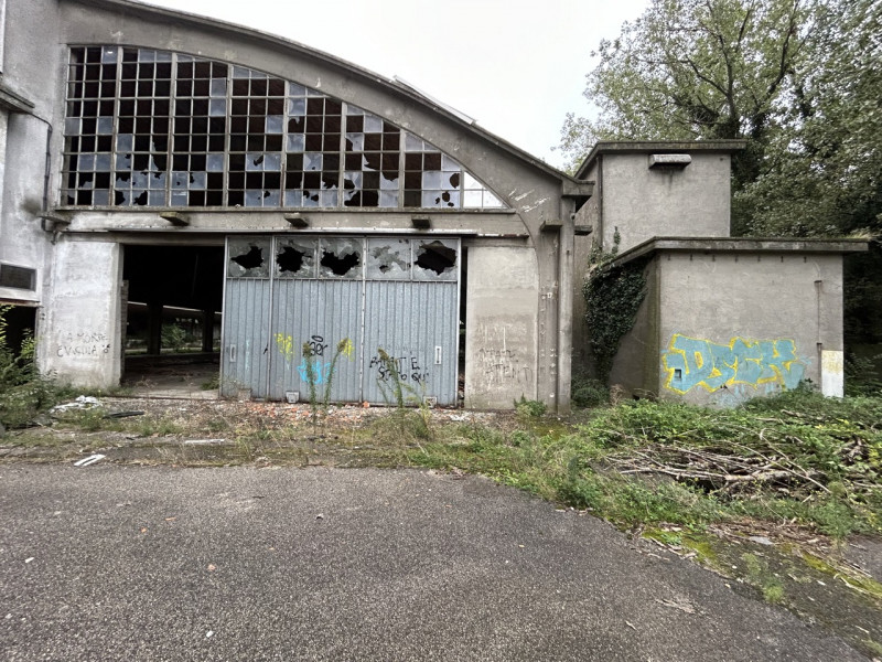 Immagine 11 di Capannone industriale in vendita  a Mantova