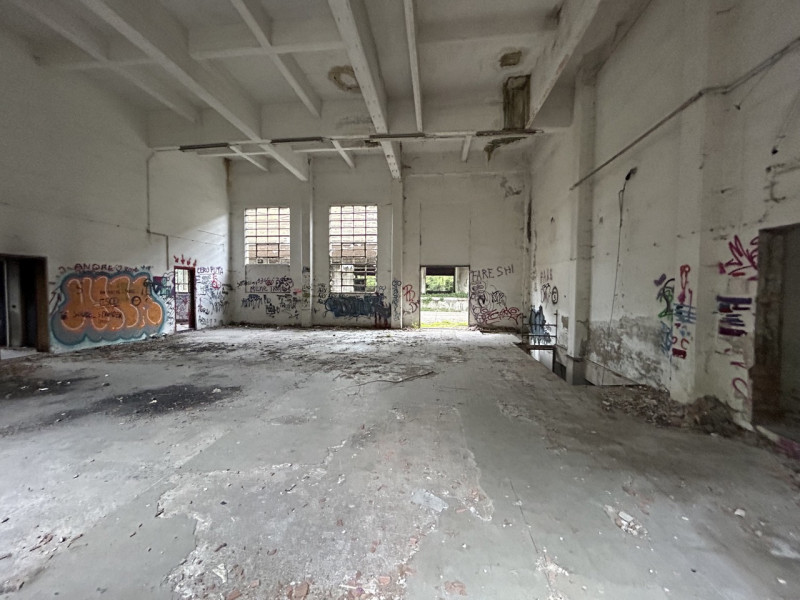 Immagine 12 di Capannone industriale in vendita  a Mantova