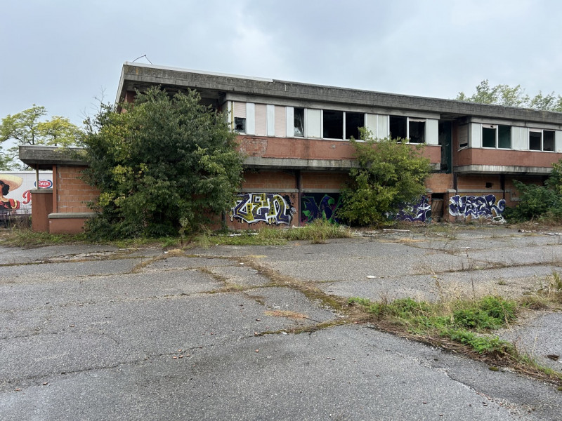 Immagine 23 di Capannone industriale in vendita  a Mantova