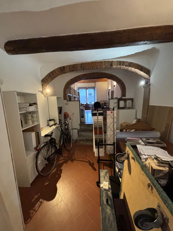 Immagine 1 di Magazzino in affitto  in PIAZZA FERRUCCI a Firenze
