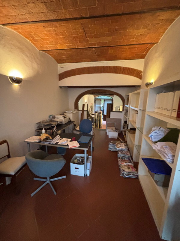 Immagine 2 di Magazzino in affitto  in PIAZZA FERRUCCI a Firenze