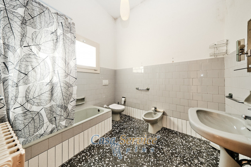 Immagine 11 di Appartamento in vendita  in Via Crispi a Parabita