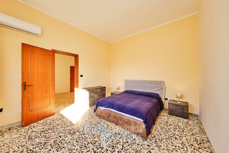 Immagine 15 di Appartamento in vendita  in Via Crispi a Parabita