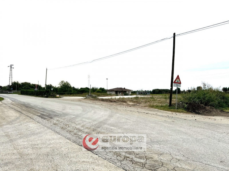 Immagine 3 di Terreno in vendita  in VIA TERRAGLIONI a Montecchio Precalcino