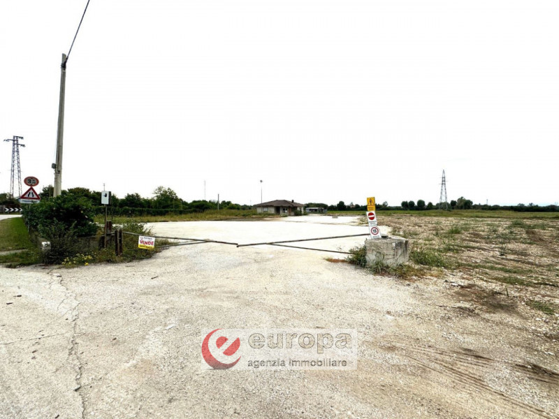 Immagine 4 di Terreno in vendita  in VIA TERRAGLIONI a Montecchio Precalcino