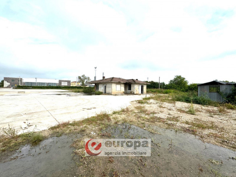 Immagine 7 di Terreno in vendita  in VIA TERRAGLIONI a Montecchio Precalcino