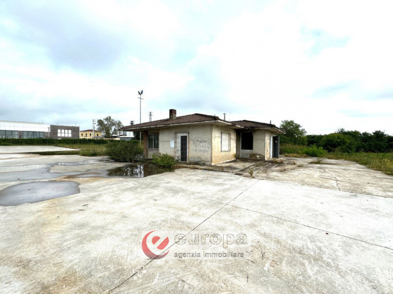 Immagine 10 di Terreno in vendita  in VIA TERRAGLIONI a Montecchio Precalcino