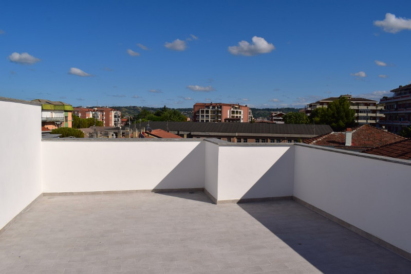 Immagine 7 di Appartamento in vendita  in VIA MONTE VELINO a Pescara