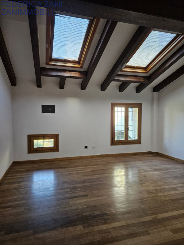 Immagine 8 di Ufficio in affitto  in piazza Giorgione a Castelfranco Veneto