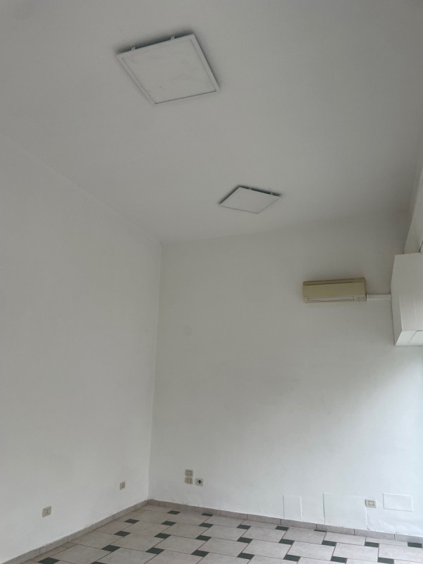 Immagine 3 di Negozio in vendita  in Via Paoli a Padova