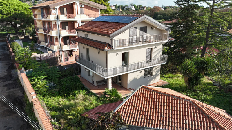 Immagine 1 di Casa indipendente in vendita  in via Enrico Fermi n.04 a Mascalucia