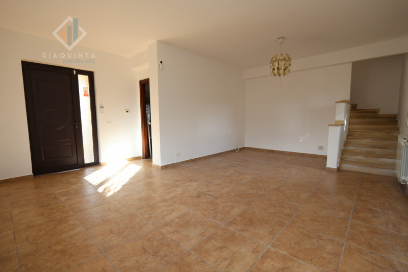 Immagine 3 di Casa indipendente in vendita  in via Enrico Fermi n.04 a Mascalucia