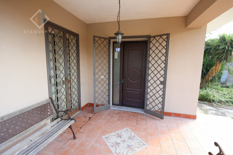 Immagine 6 di Casa indipendente in vendita  in via Enrico Fermi n.04 a Mascalucia