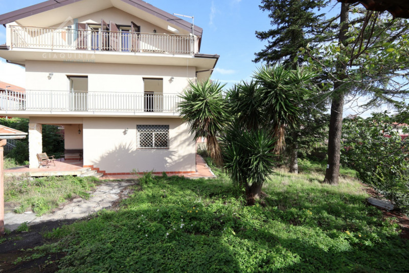 Immagine 19 di Casa indipendente in vendita  in via Enrico Fermi n.04 a Mascalucia