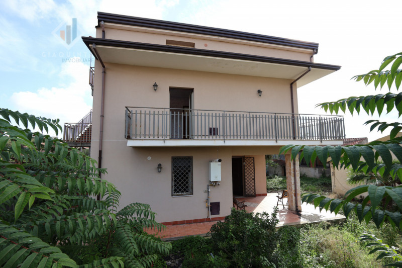 Immagine 21 di Casa indipendente in vendita  in via Enrico Fermi n.04 a Mascalucia