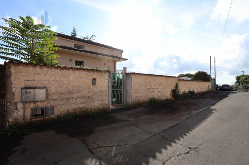 Immagine 23 di Casa indipendente in vendita  in via Enrico Fermi n.04 a Mascalucia