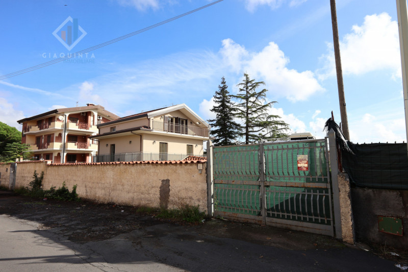 Immagine 25 di Casa indipendente in vendita  in via Enrico Fermi n.04 a Mascalucia