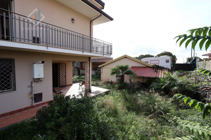 Immagine 28 di Casa indipendente in vendita  in via Enrico Fermi n.04 a Mascalucia