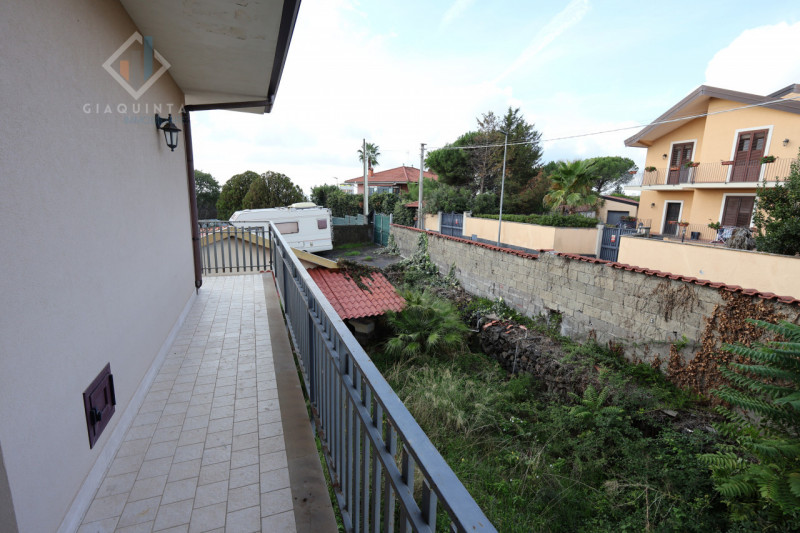 Immagine 33 di Casa indipendente in vendita  in via Enrico Fermi n.04 a Mascalucia