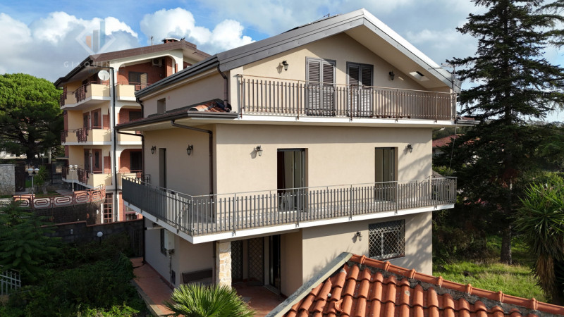 Immagine 47 di Casa indipendente in vendita  in via Enrico Fermi n.04 a Mascalucia