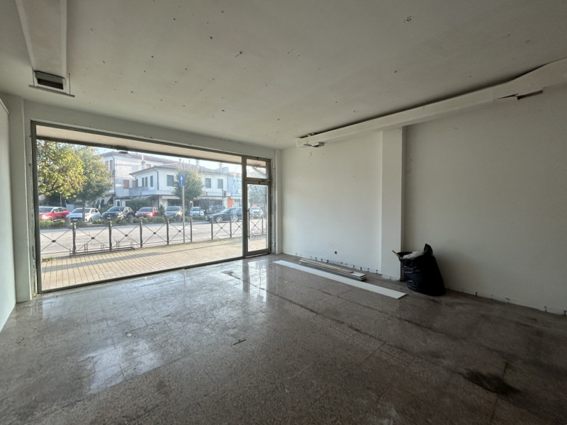 Immagine 2 di Negozio in affitto  in via IV Novembre a Mestrino