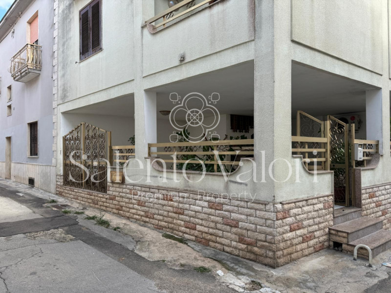 Immagine 8 di Casa indipendente in vendita  in Via Concordia a Casarano