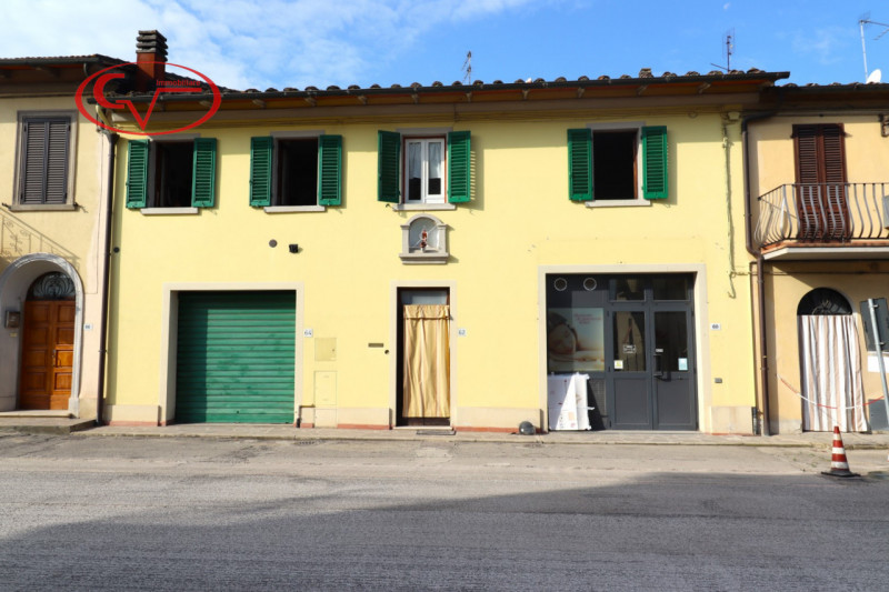 Immagine 1 di Appartamento in vendita  in Via Senese a Bucine