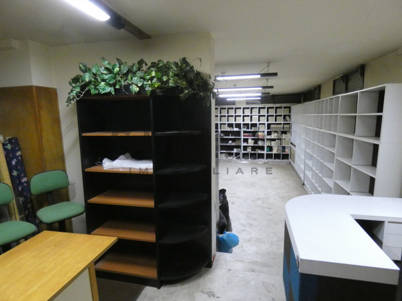 Immagine 4 di Negozio in vendita  in Schio a Schio