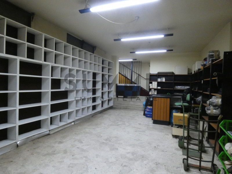 Immagine 6 di Negozio in vendita  in Schio a Schio