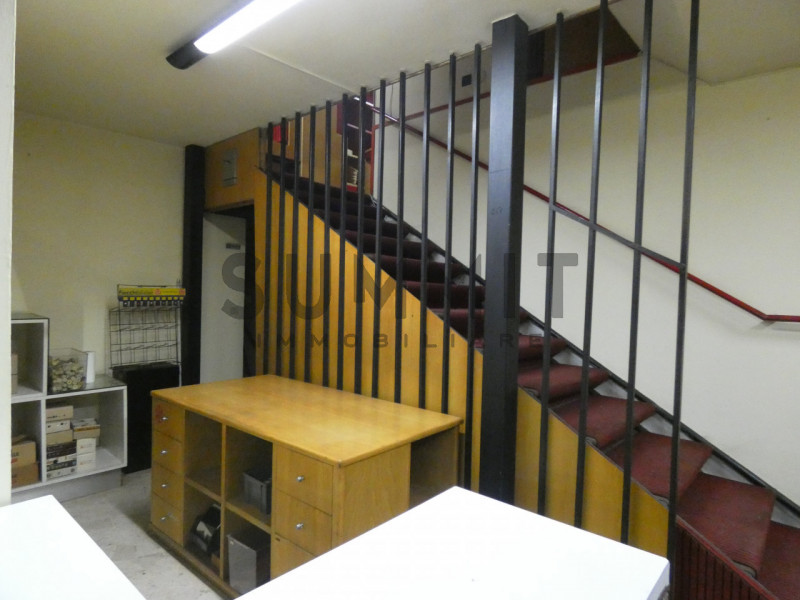 Immagine 7 di Negozio in vendita  in Schio a Schio