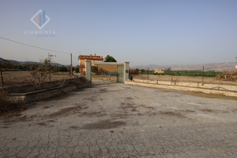 Immagine 17 di Rustico / casale in vendita  in SS385 a Mineo