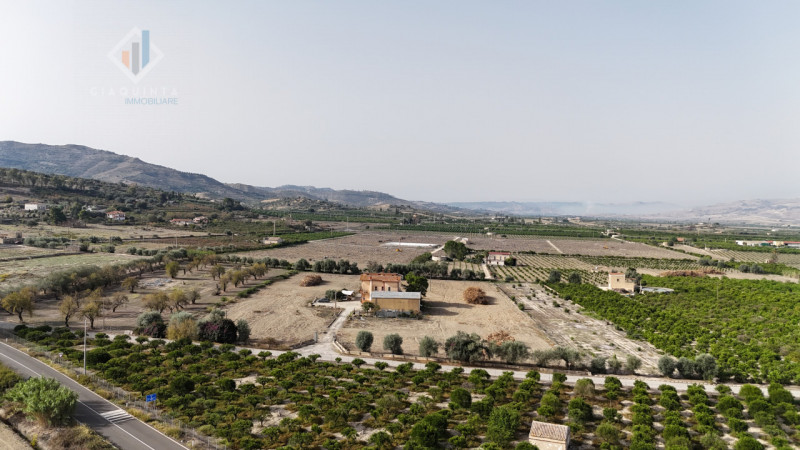 Immagine 19 di Rustico / casale in vendita  in SS385 a Mineo