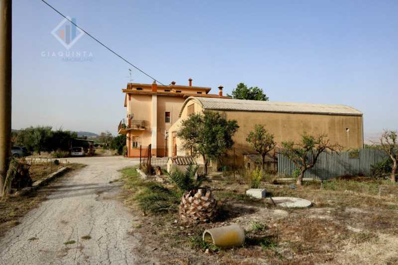 Immagine 20 di Rustico / casale in vendita  in SS385 a Mineo