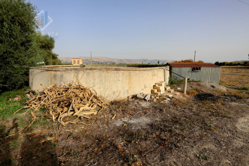 Immagine 21 di Rustico / casale in vendita  in SS385 a Mineo