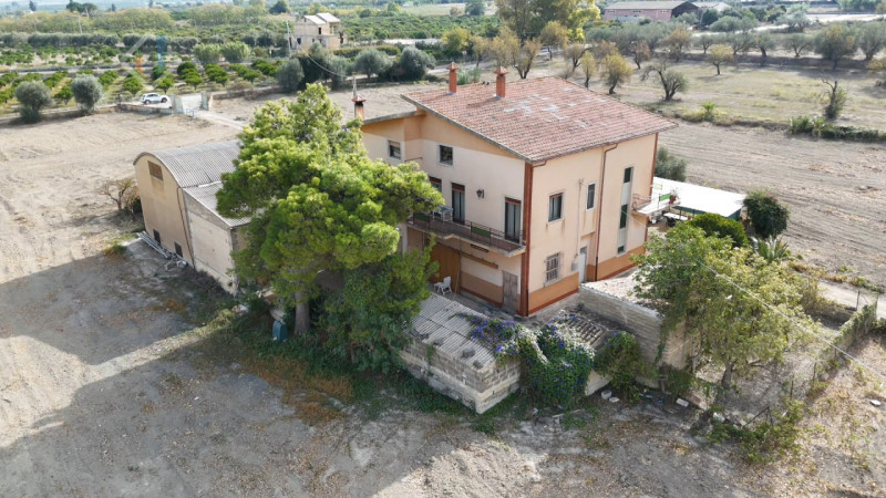 Immagine 22 di Rustico / casale in vendita  in SS385 a Mineo