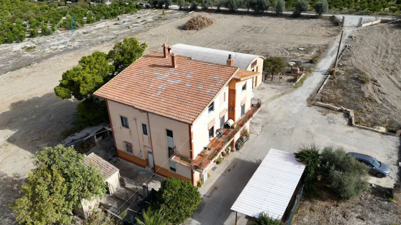 Immagine 24 di Rustico / casale in vendita  in SS385 a Mineo