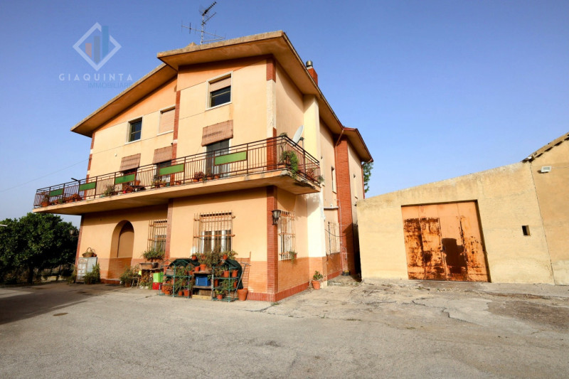 Immagine 36 di Rustico / casale in vendita  in SS385 a Mineo