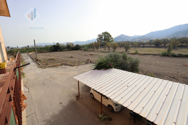 Immagine 38 di Rustico / casale in vendita  in SS385 a Mineo