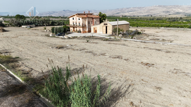 Immagine 47 di Rustico / casale in vendita  in SS385 a Mineo